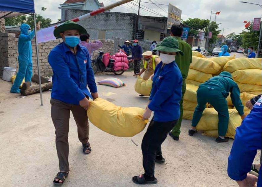 Hàng cứu trợ xã Quỳnh lập phòng chống dịch Covid - 19
