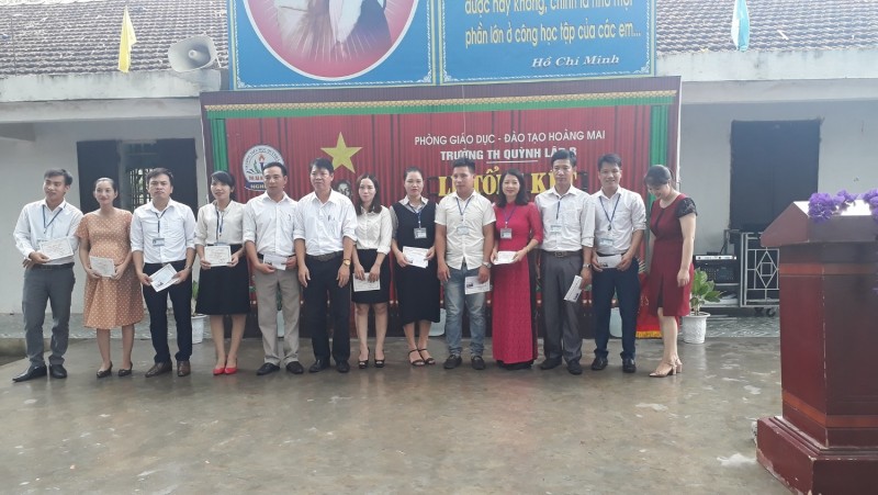 Các thầy, cô giáo Trường Tiểu học Quỳnh Lập B được khen thưởng trong năm học 2018 - 2019