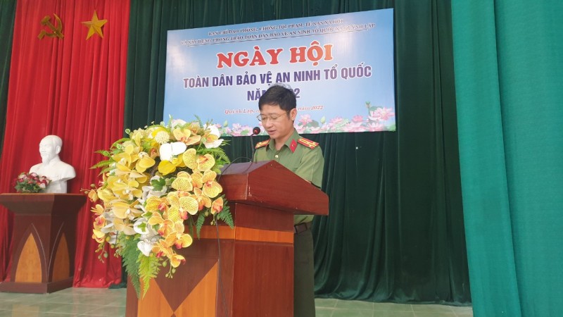 Thượng tá Trần Ngọc Tuấn, Phó giám đốc Công An tỉnh Nghệ An phát biểu tại Ngày hội