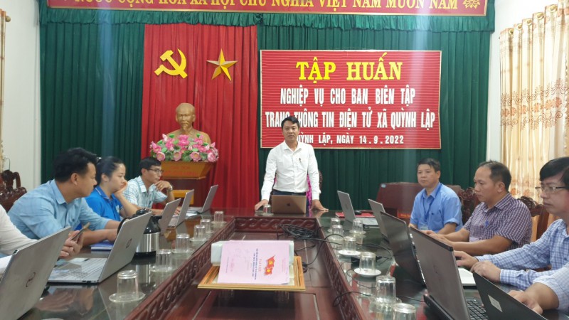 Đồng chí Hồ Cảnh Thuận, Thị ủy viên, Bí thư Đảng ủy, Trưởng Ban biên tập khai mạc buổi tập huấn