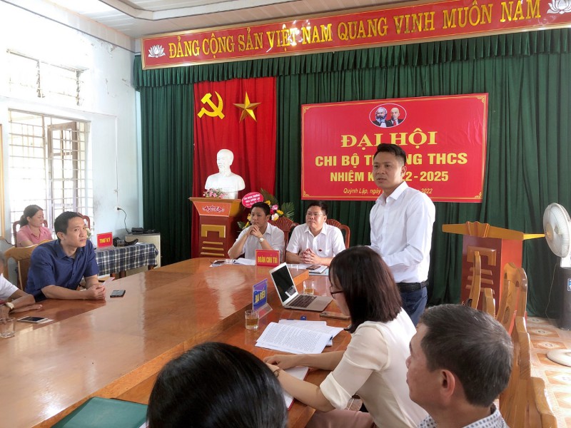Đ/C Hồ Cảnh Thuận - ThUV - Bí thư Đảng ủy xã chỉ đạo công tác phòng chống học sinh bỏ học tại ĐH