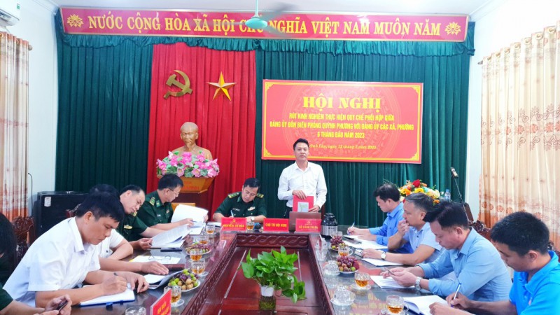 Đồng chí Hồ Cảnh Thuận, Thị ủy viên, Bí thư Đảng ủy xã Quỳnh Lập khai mạc hội nghị