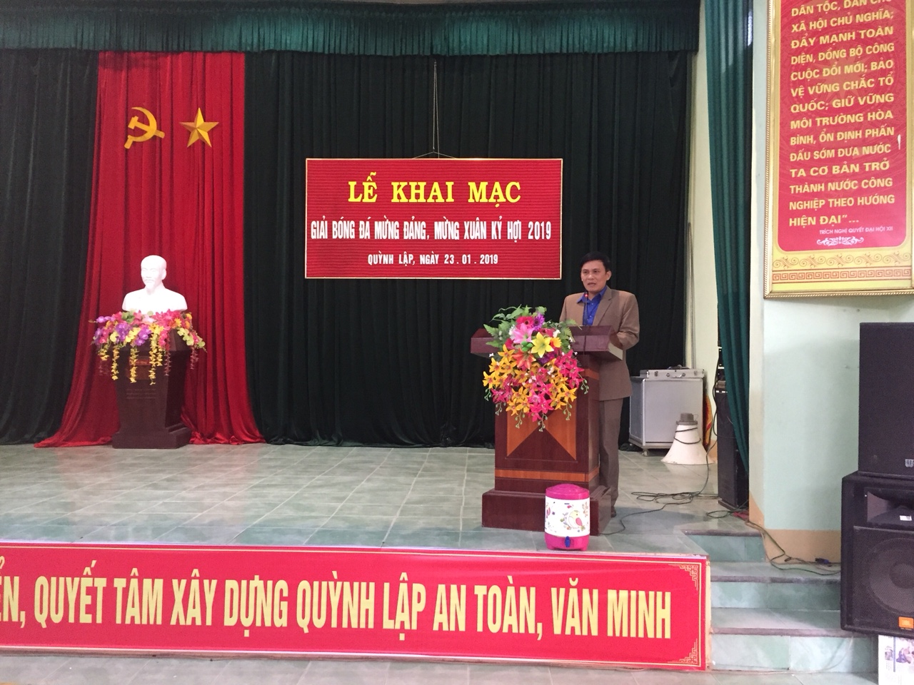 Ông Nguyễn Văn Nho, Ủy viên Ban Thường vụ, Phó Chủ tịch UBND xã - Trưởng Ban tổ chức khai mạc giải