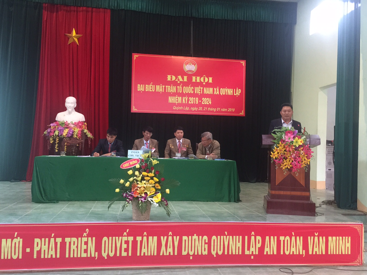 Ông Nguyễn Bá Hào, Thị ủy viên, Chủ tịch MTTQ thị xã phát biểu chỉ đạo Đại hội