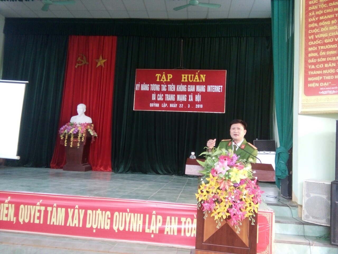 Đồng chí Trung tá Đào Văn Khôi, Phó Trưởng Công An thị xã Hoàng Mai chia sẽ một số thôn tin về công tác an ninh