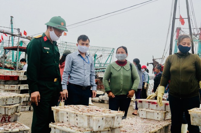 Ngư dân Quỳnh Lập ủng hộ cá các loại phục vụ công tác phòng chống dịch Covid - 19