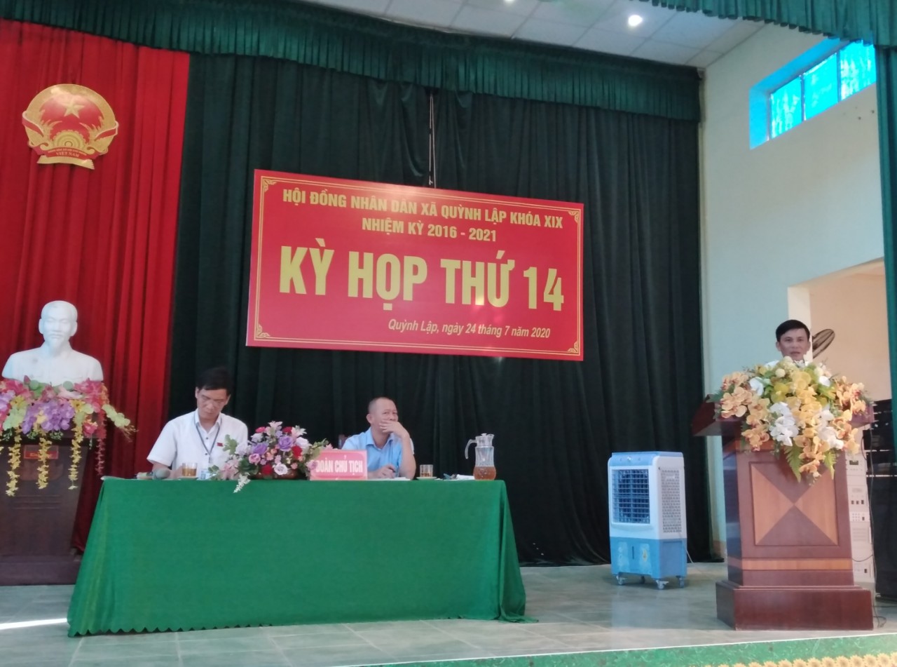 Ông Nguyễn Văn Nho, Phó Bí thư, Chủ tịch UBND xã tiếp thu và giải trình các ý kiến của các đại biểu