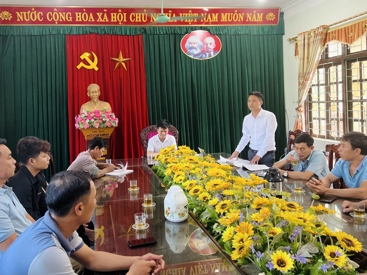 Đồng chí Hồ Cảnh Thuận, Thị ủy viên, BÍ thư Đảng ủy phát biểu chỉ đạo Chi bộ Nghề cá