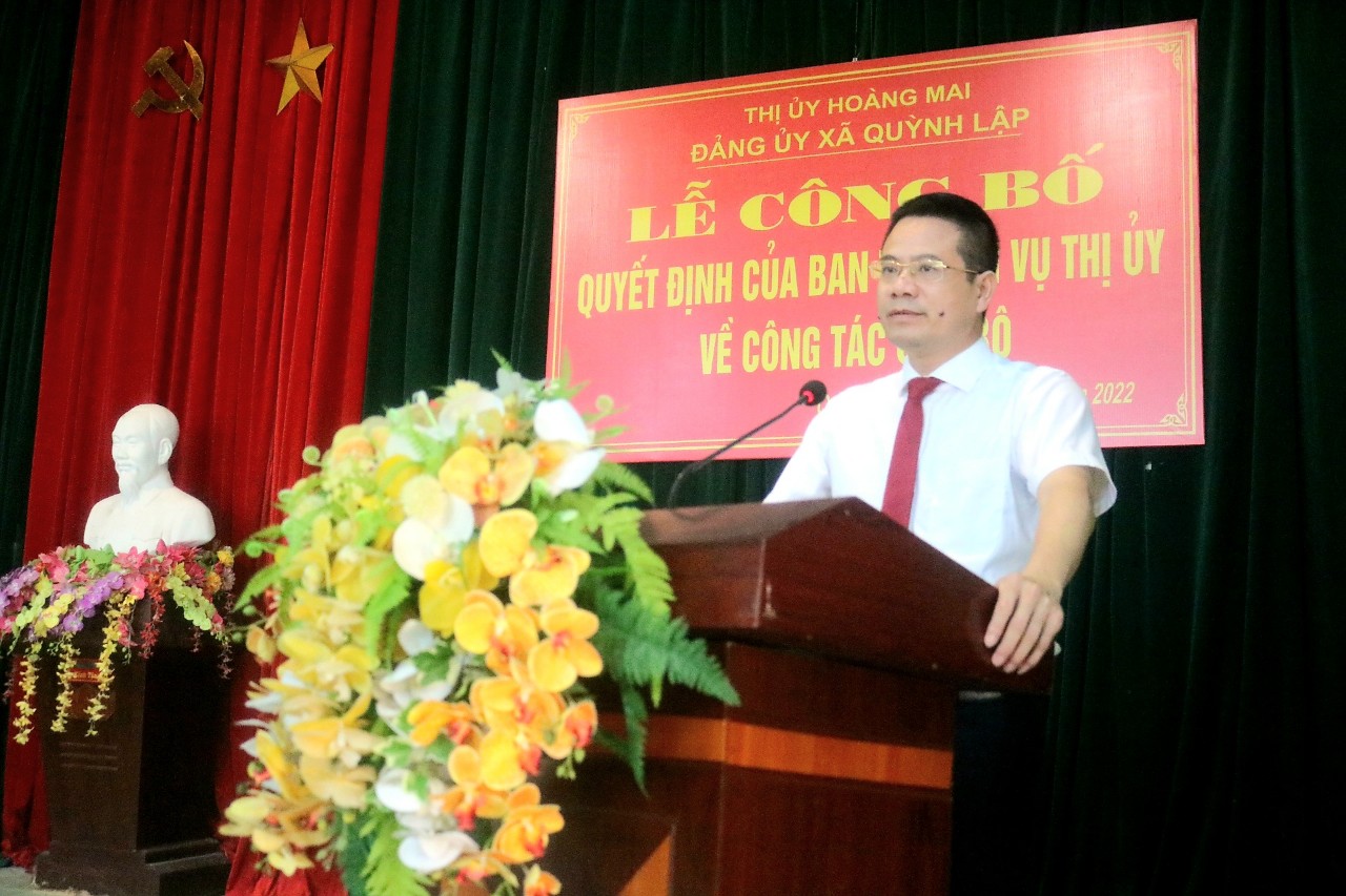 Đồng chí Đàm Hữu Hồng, Phó Bí thư thường trực Thị ủy phát biểu giao nhiệm vụ