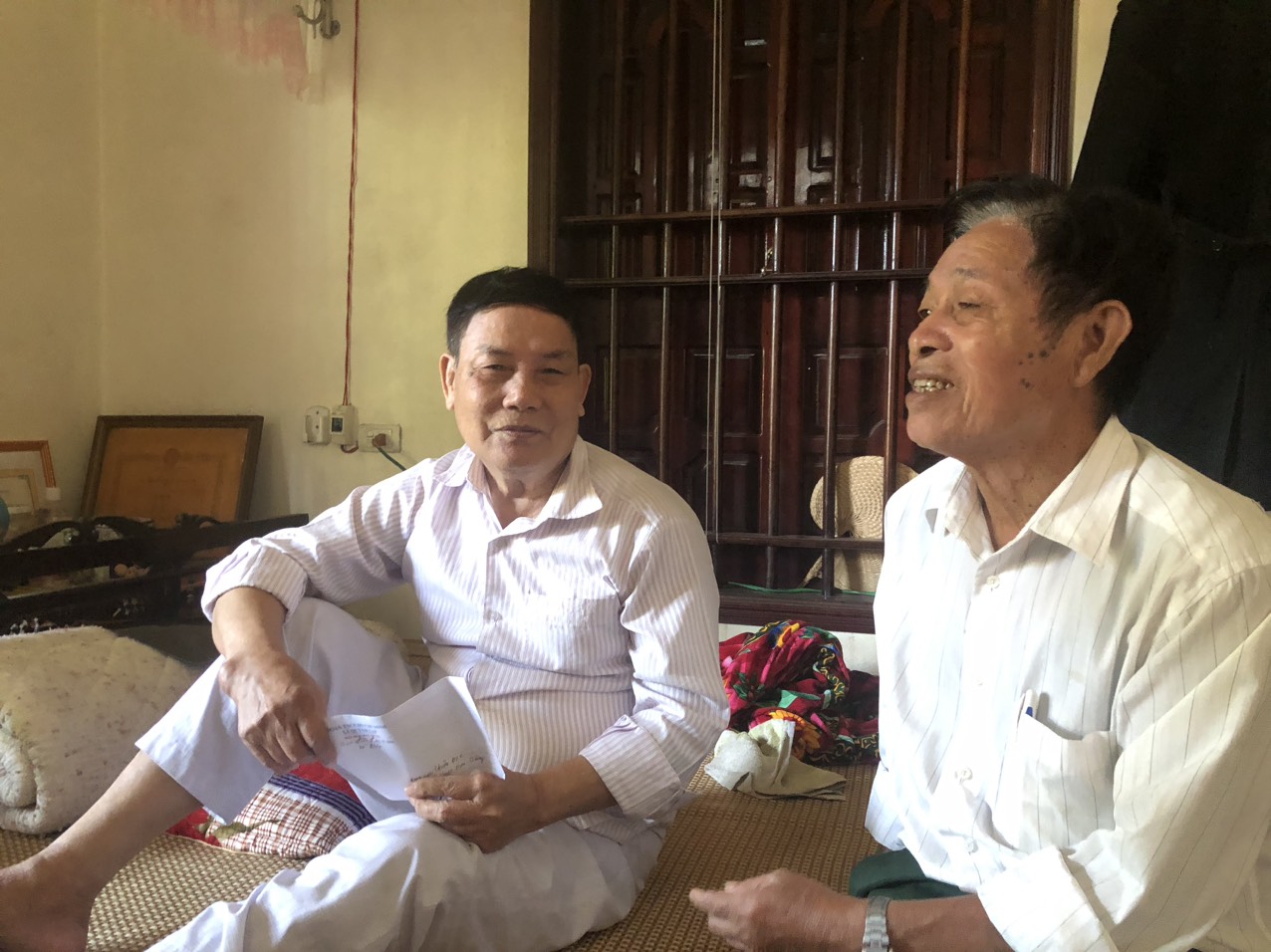 Đoàn xã và Ban liên lạc cán bộ đoàn thăm hỏi đồng chí Vương Đại Dương - Cựu cán bộ đoàn không may bị gãy chân