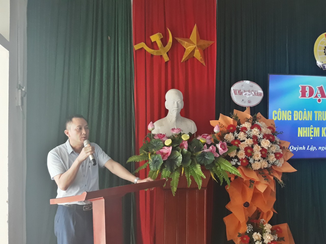 Đồng chí Nguyễn Duy Khả, P.Trưởng Phòng GD-ĐT, Ủy viên BTV Liên đoàn Lao động thị phát biểu chỉ đạo