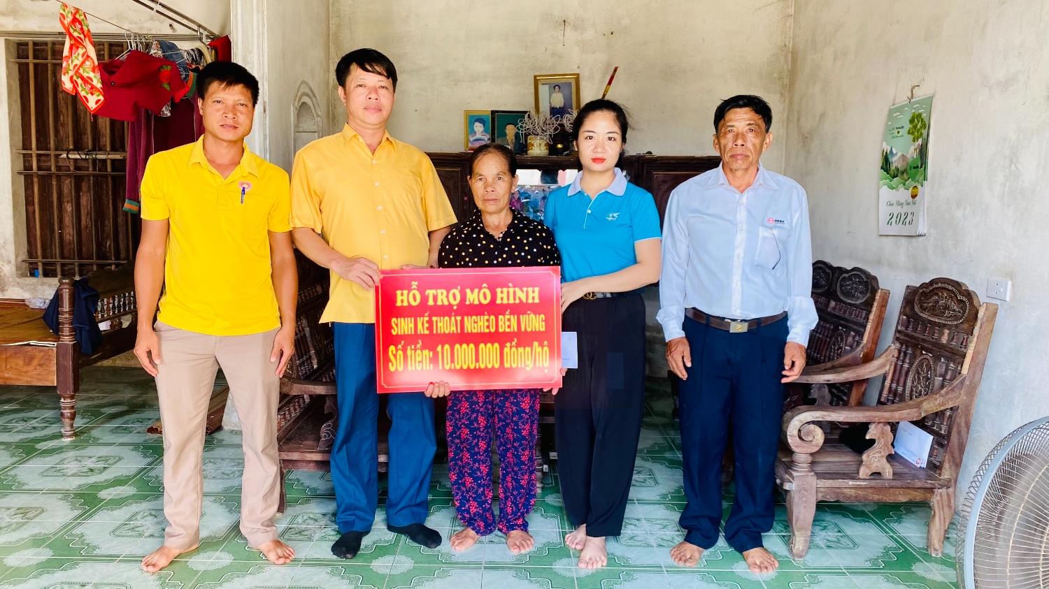 Hỗ trợ sinh kế cho hộ bà Trần Thị Lương (thôn Tâm Tiến)